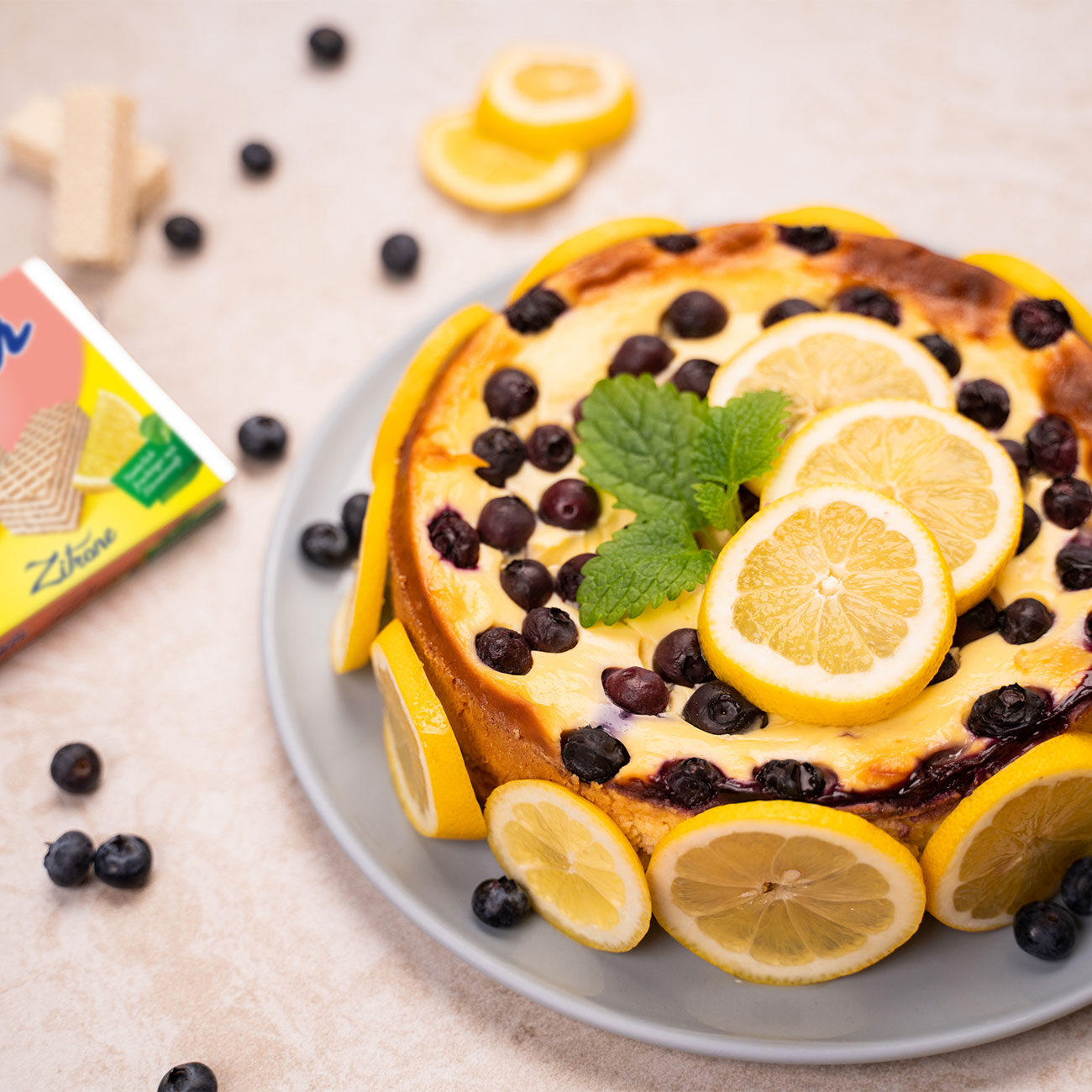 Manner Zitronen-Mascarpone-Tarte mit Heidelbeeren und Zitronen ...